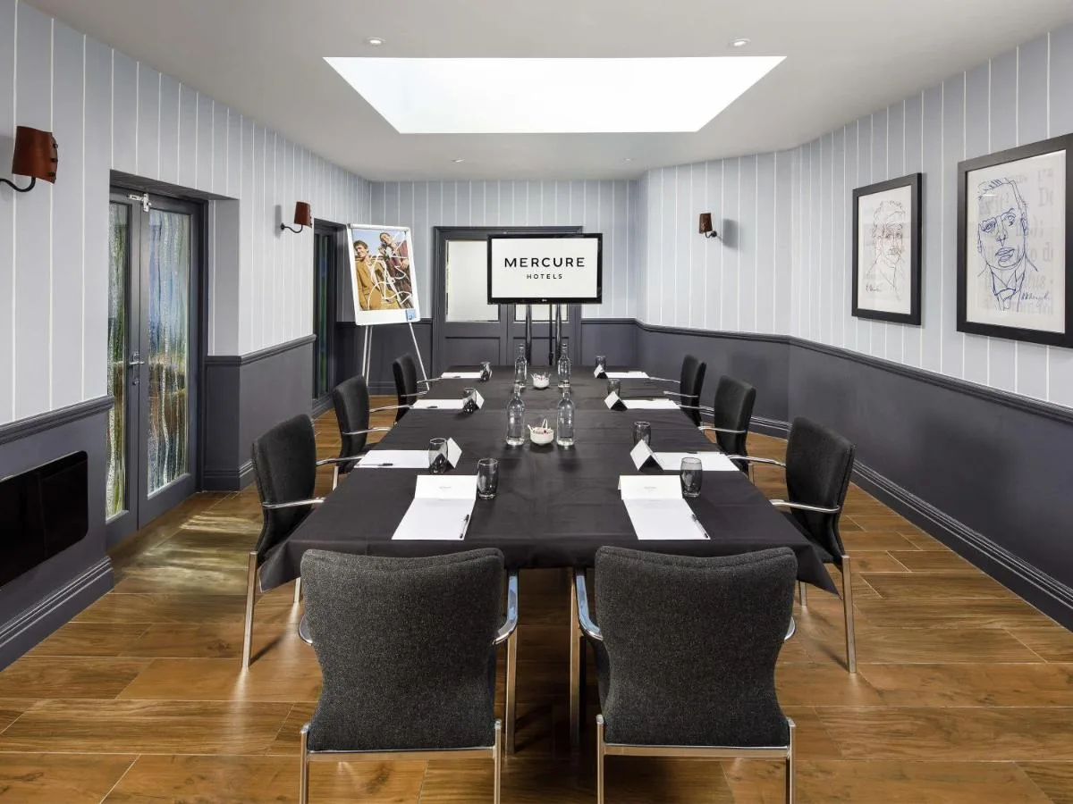 a conference room with a long table and chairs at Mercure Oxford Hawkwell House Hotel in Oxford